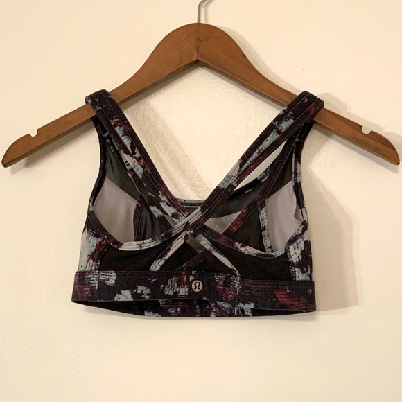 Lululemon Get Down Bra in Static Blossom - Picture 3 of 7